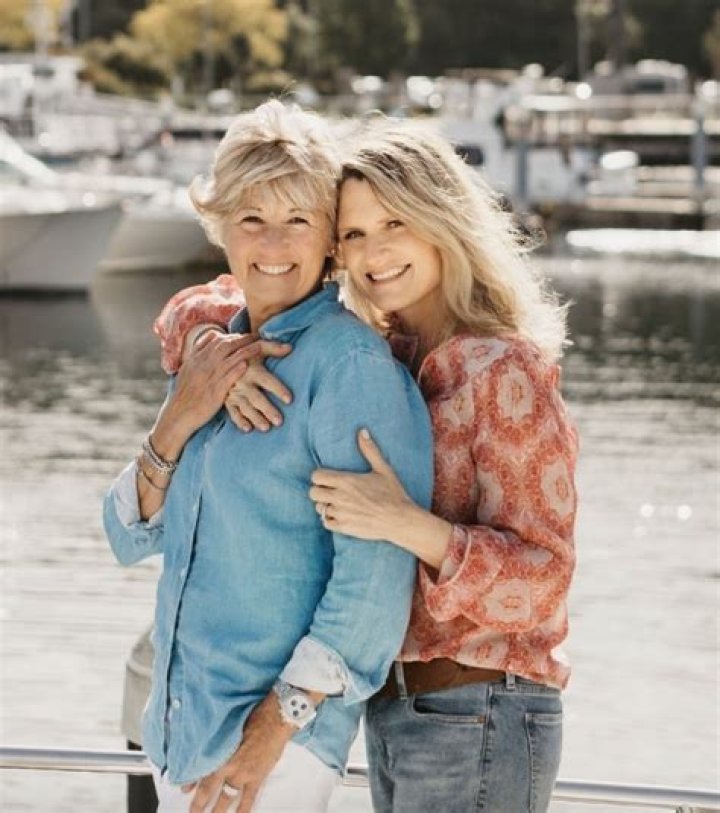 Amanda Bearse Sexuality, Married, Partner, Net Worth, Movies, Earnings, Age, Wiki-Bio