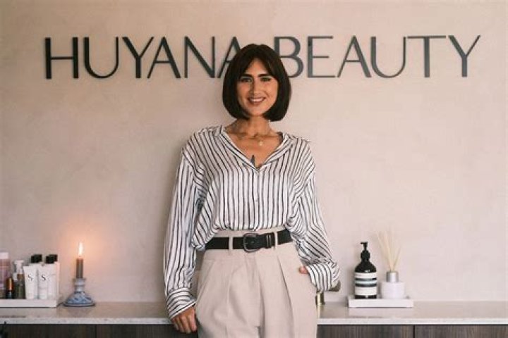 Huyana Beauty video statistics