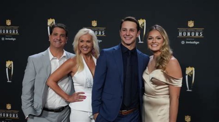 Is Gillian Turner Married or Dating or Engaged? How much is Gillian Turner’s Net Worth?