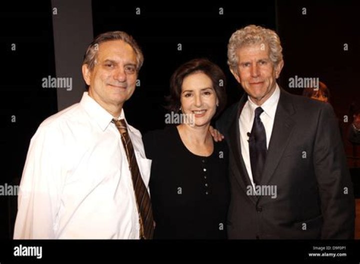 Meet Laura Benanti's Parents: Martin Vidnovic and Linda Wonneberger - SarkariResult