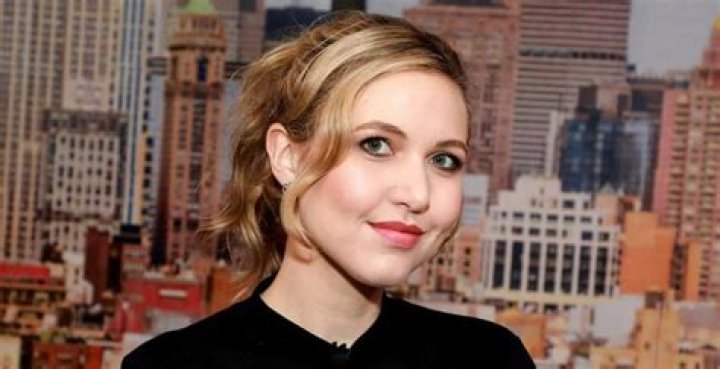 Taylor Tomlinson Height, Weight, Measurements, Bra Size, Shoe Size